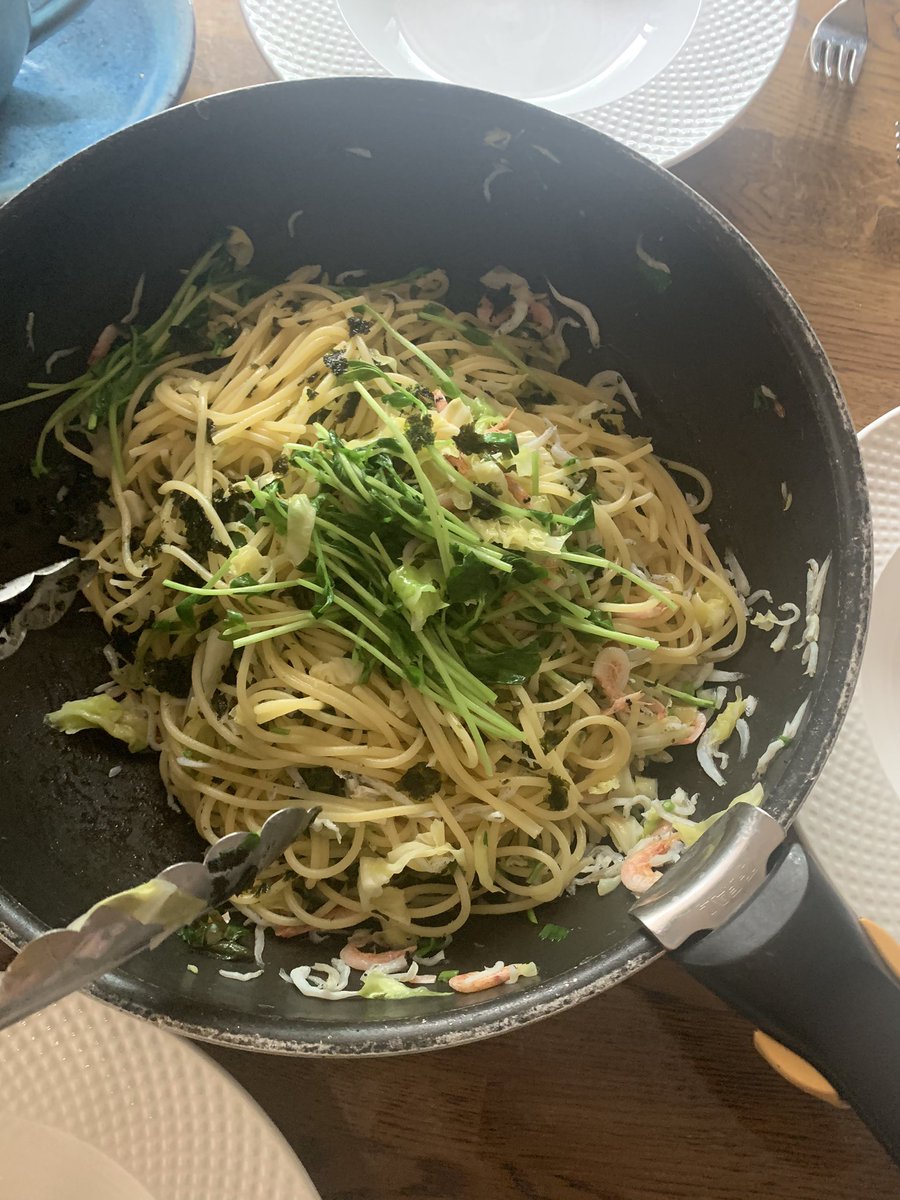 うまうままんま 在宅料理奮闘中 今日ランチはしらす 桜海老と青じそ 韓国のりパスタ チュートリアルの福田さんが作ってたのアレンジしました 簡単でうまし 朝食はパセリサンドと 卵サンドにサラダ コーヒー おうちランチ おうち朝食