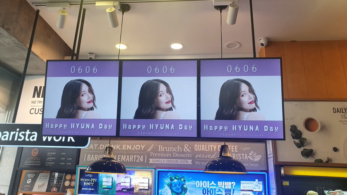 Hyunaforyou's tweet photo. [#FOTO] Banners de aniversário da HYUNA estão espalhados pela rede de conveniências emart24 [30.05.2020]

Cr; 金泫雅吧HyunaBar;
Tags; #HYUNA; #현아; https://t.co/gAPEahlUfG