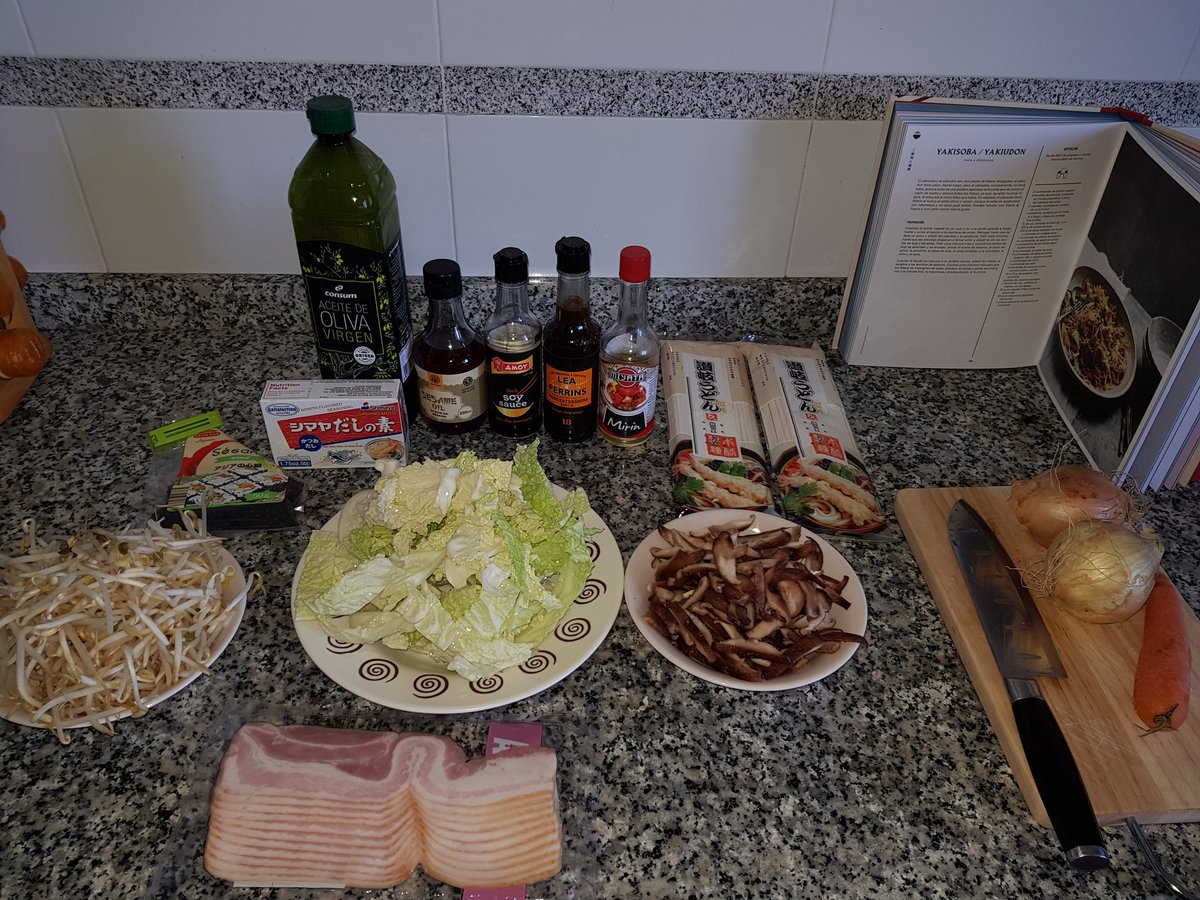 RMercM's tweet photo. Siguiendo con mis experimentos de cocina japonesa hoy he hecho por primera vez #Yakiudon
Siguiendo la receta del libro #JapanEasy de Tim Anderson.
¡No ha quedado mal! 🤤 https://t.co/GSaLL6Qm8M
