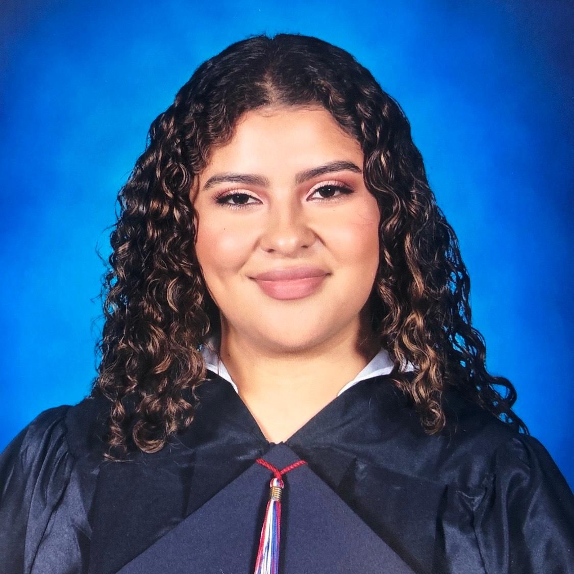 MarshallEagles1's tweet photo. Marshall Fundamental celebrates Class of 2020 Senior, Leslie Serrano @pasadenaunified @marshalleagles1 class of 2020 #MFSSSeniorRollCall #MarshallFundamentalProud #UCRiverside #WeArePUSD #PUSDProud #publicschoolproud https://t.co/4FDHgXeoHA