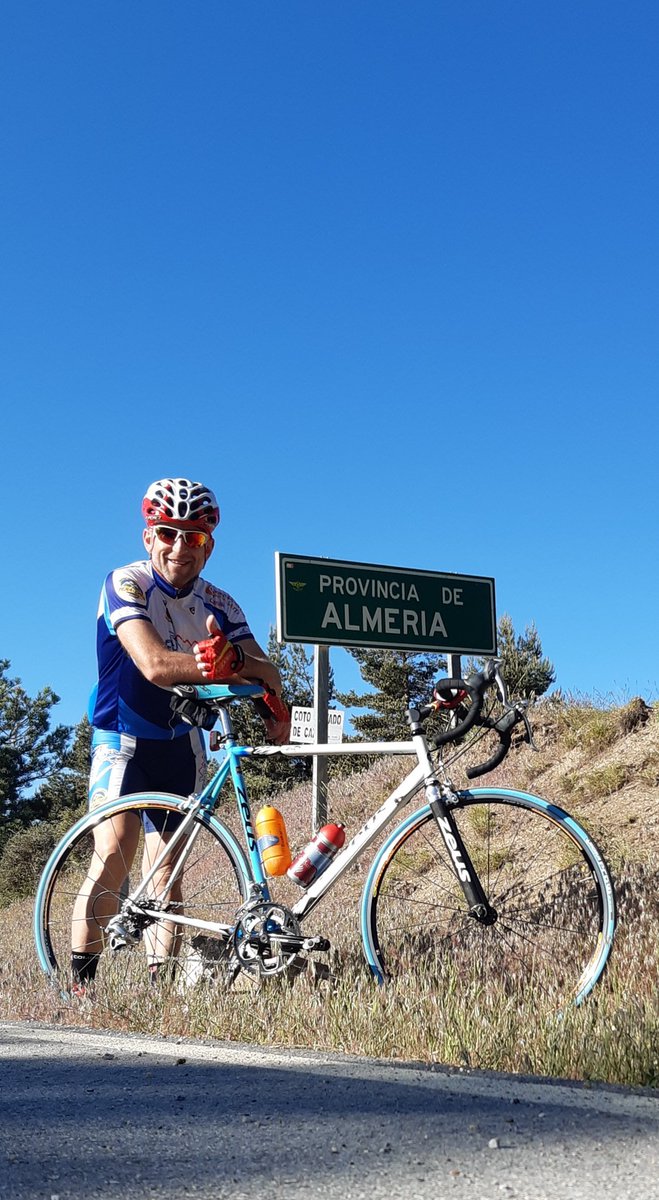 joanpebla's tweet photo. Merecido indulto a mi Zeus Mortirolo, que desde 2011 ha permanecido guardada o enganchada a un rodillo en este confinamiento. 
La primera bici que me compré nueva con mis primeros sueldos trabajando los veranos. https://t.co/KT9aXrchNy
