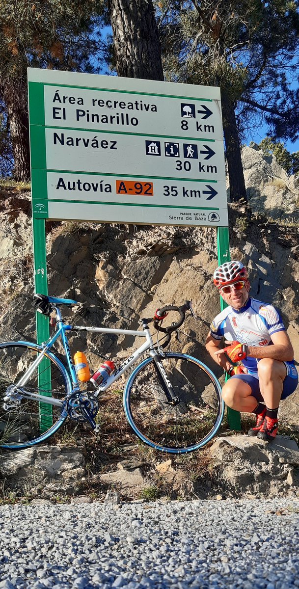 Merecido indulto a mi Zeus Mortirolo, que desde 2011 ha permanecido guardada o enganchada a un rodillo en este confinamiento. 
La primera bici que me compré nueva con mis primeros sueldos trabajando los veranos.