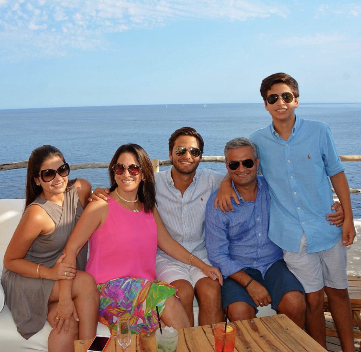 Hoy el pronosticador del chinchorro y mi hermosa madre cumplen 28 años de casados😍❤️ 
Que Dios los siga llenando de mucha salud y  que su amor dure para siempre🙏🏼 
<a href="/DomingoSpadaro/">Domingo Spadaro</a> <a href="/ASG34149684/">Yayi Spadaro</a>