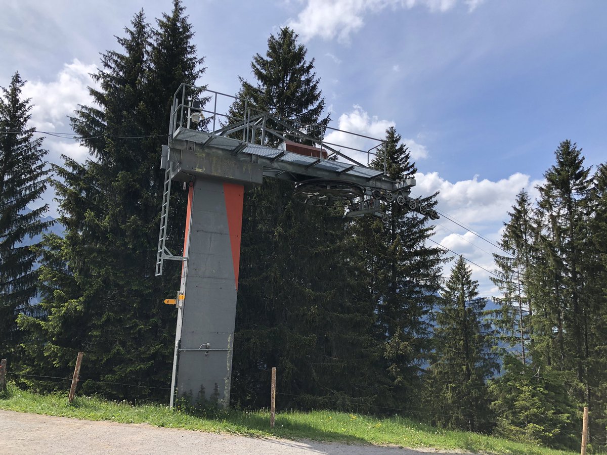 fisler's tweet photo. Die @meteoschweiz Partnerstation Mullern (GLMUL) des Kanton Glarus. Eine von rund 2000 Partnerstationen: https://t.co/lJmTnwKjZJ #messstation #wetterstation #mullern #fronalp #näfels #Glarnerland https://t.co/F2cXZgb6df