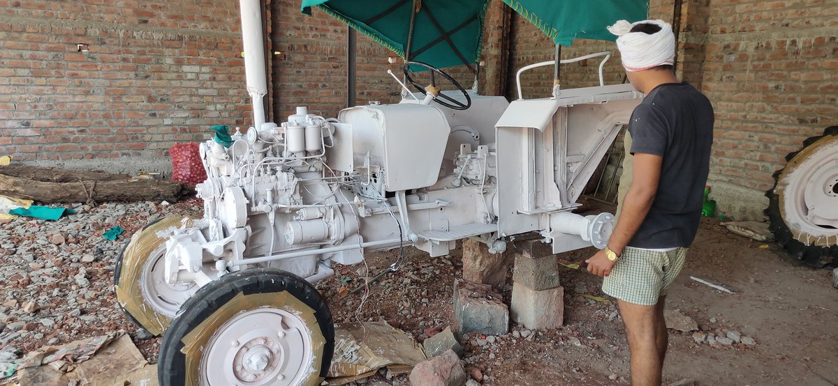 atcofficial25's tweet image. Day 1 to Day 6 our 40 year old International 275 Mahindra Tractor Restoration. Still as new #LockDownWork #Legacy #Emotions @anandmahindra @TractorMahindra @techmahindracsr @clubmahindra @MahindraTrukBus