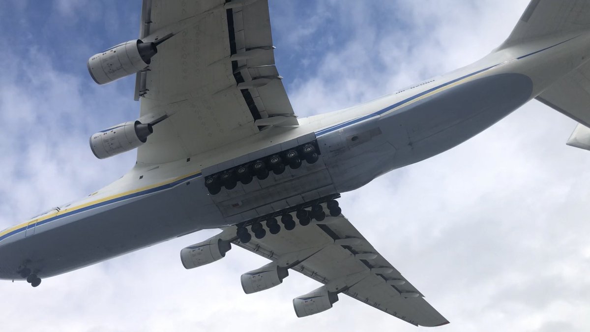 shivparadox's tweet photo. #planespotting AN-225 this morning landing at YYZ https://t.co/UjcTohfcPA