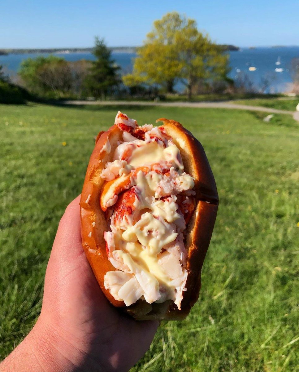 visitmaine's tweet photo. Saturday goals. 🤤🦞 #MEforWE
📸 via Instagram: eatingthroughtheseacoast
📍: Eastern Promenade, Portland https://t.co/9rBVVGFF96