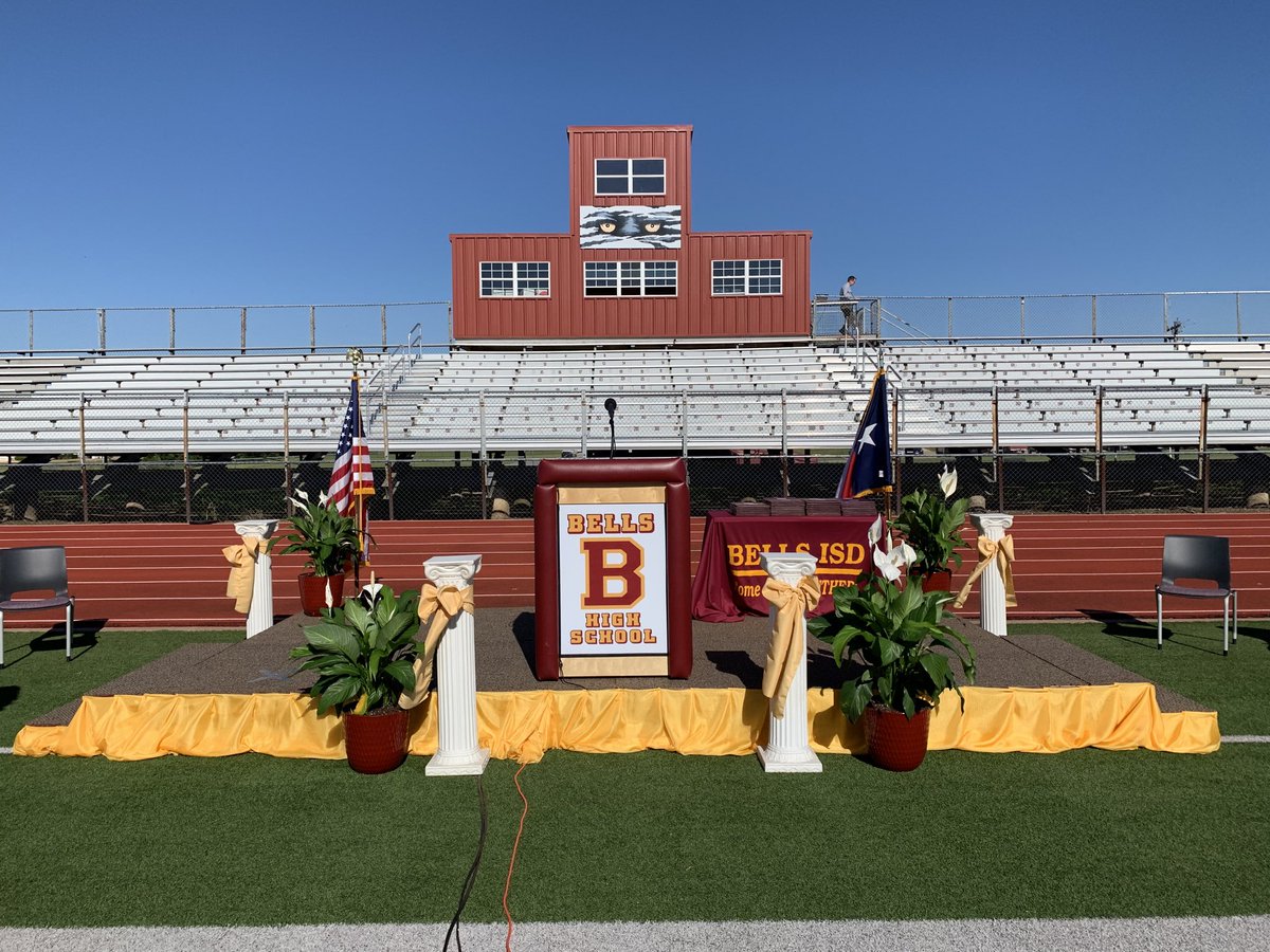 tnmeek's tweet photo. Praise the Lord for this great weather! Congratulations to the BHS Class of 2020! https://t.co/WL33FatTiJ