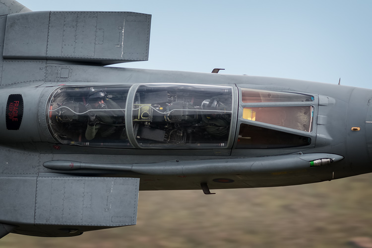 蛇乃目伍長 とりあえず後席はヒマみたいです それとこれらの写真が撮られた Mach Loop を マック ループ と日本語表記されるのを見て マッハ じゃないの と思ってたんですが正式には マッキンレー ループmachynlleth Loop だそうでたしかに