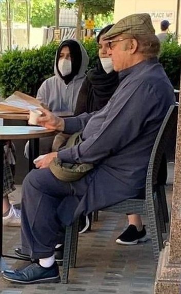 MaleehaHashmey's tweet image. &quot;Coffee with Maleeha&quot; or &quot;Hawa-khori with #NawazSharif &quot; ?! 😎

The fact that Nawaz Sharif shares the SAME star (Capricorn) with ME, Jinnah, Mohammad Ali (Boxer), Martin Luther King &amp;amp; Newton, makes me LOSE faith in &quot;astronomy&quot; !! 🤣

#Pakistan #coffeelovers