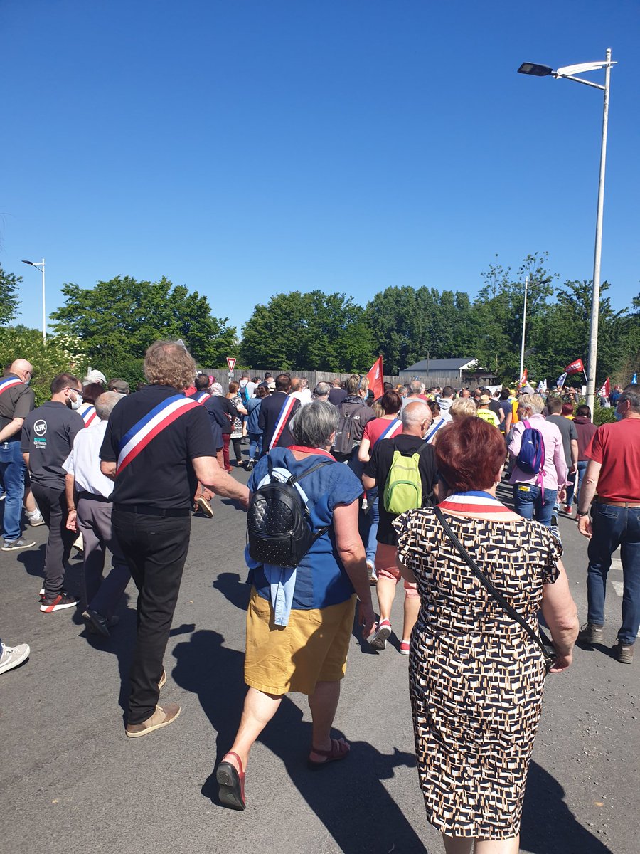 SCForiel's tweet image. Des milliers de personnes pour défendre notre industrie automobile #mca
Ouvriers,citoyens et élus...unis dans ce même combat
#touchepasmca