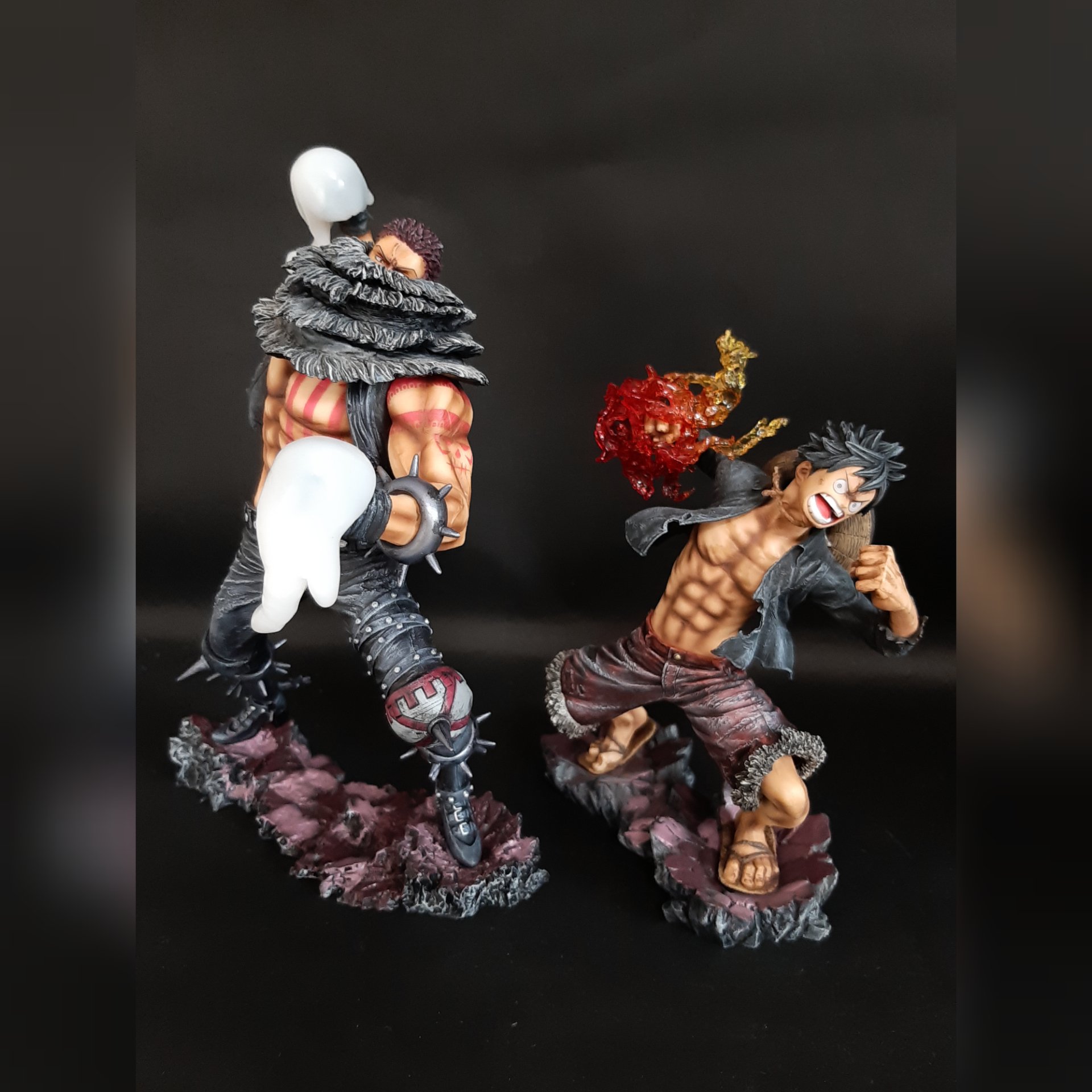 ハウル ワンピース フィギュアのリペイントです カタクリ ルフィー 白ひげ ワーコレ レイジュ ボニーとなります