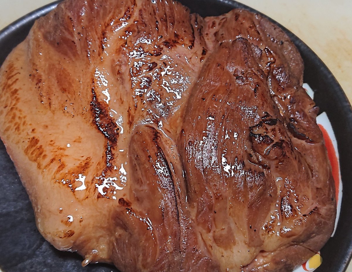 うめ Uroko 鱗 Dr Pa Twitter 初 低温調理 軽くやってみた 豚肩ロース 煮豚 ジップロック に タレと肉 入れて 水の中に入れて 低温調理器具で煮るだけ 出来上がってから バーナーで炙る 簡単で美味しいできるねえ 低温調理煮豚