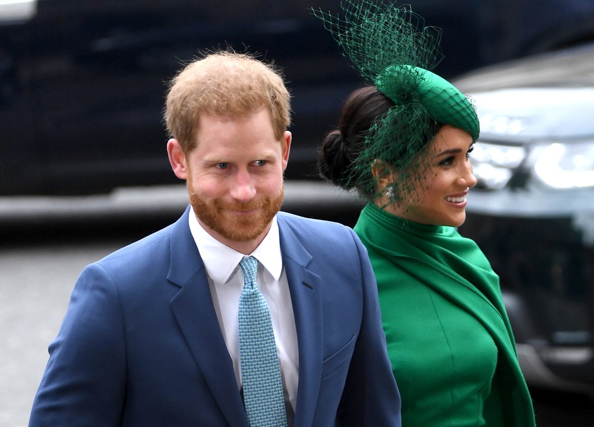 Harry en Meghan zijn helemaal klaar met overvliegende drones en bellen politie..