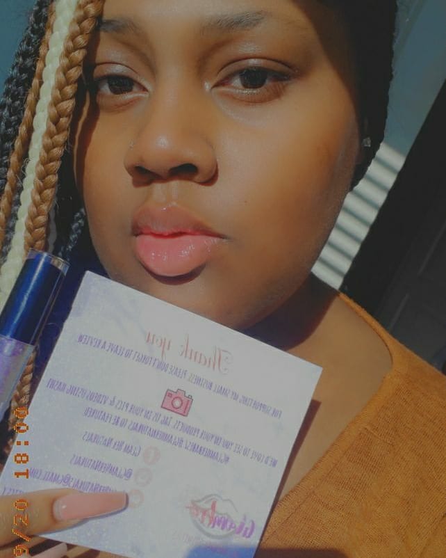 Lucy_BBDUB's tweet photo. "Her lips are soft as cotton 🤍 and smooth as a breeze on a summer day 🌻" Shop Glam Her Naturals !! Mention that Lucy sent you 🥰
Product: Royalty LipGloss
Company: @GlamHerNaturals on IG 📸
Place your orders on https://t.co/VlBf2nnn8V https://t.co/FqCdfWdM2o