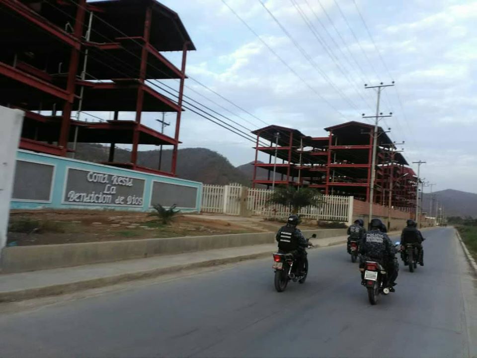 labendicionded8's tweet photo. CPNB REDIP ORIENTAL* CCP SIMÓN BOLÍVAR* *GRIP MOTORIZADO* *RECORRIDO PREVENTIVO Y SATURACIÓN DE ÁREA URBANIZACIÓN LA BENDICIÓN DE DIOS , DEL MUNICIPIO SIMÓN BOLIVAR BARCELONA ESTADO ANZOATEGUI* https://t.co/FEbYCFy6x1
