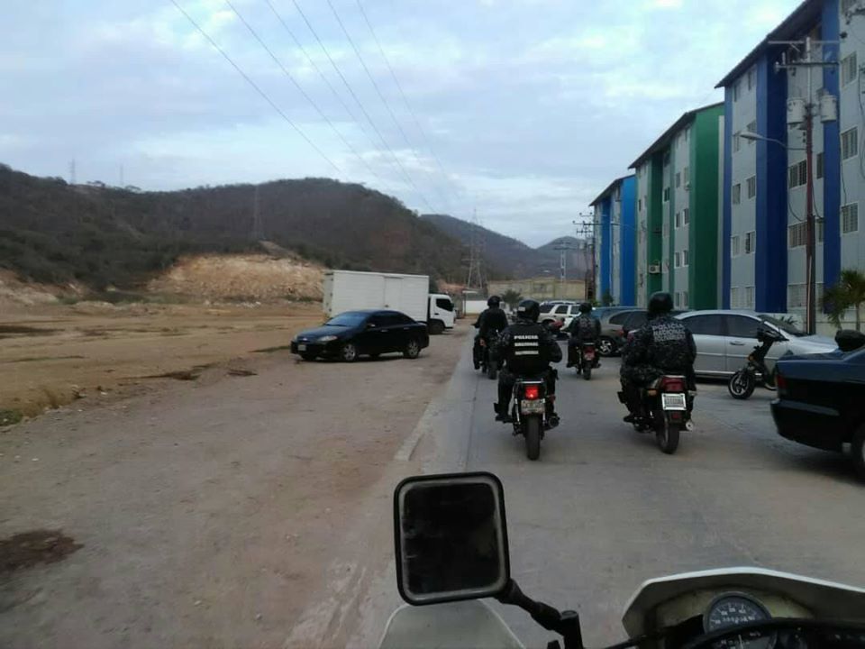 labendicionded8's tweet photo. CPNB REDIP ORIENTAL* CCP SIMÓN BOLÍVAR* *GRIP MOTORIZADO* *RECORRIDO PREVENTIVO Y SATURACIÓN DE ÁREA URBANIZACIÓN LA BENDICIÓN DE DIOS , DEL MUNICIPIO SIMÓN BOLIVAR BARCELONA ESTADO ANZOATEGUI* https://t.co/FEbYCFy6x1