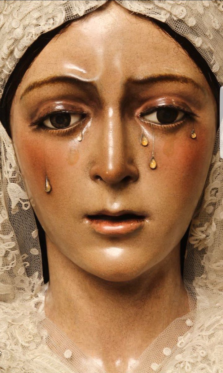 ¿Existe belleza más pura que el rostro de la Esperanza?