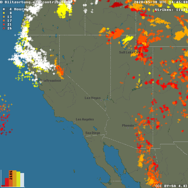 Weather_West's tweet image. Very impressive thunderstorm outbreak overnight and ongoing this AM across much of NorCal (roughly SF N-ward). Storms were elevated, and brought relatively little rain at surface, but numerous lightning strikes and even some larger hail have been reported thus far. #CAwx #CAfire