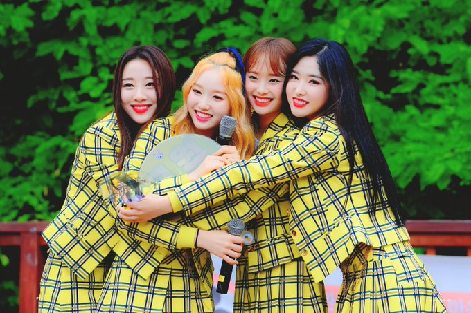 sxnhyejoo's tweet photo. My girls~! Happy 2nd Anniversary for the Eden princess👸
#2YearsWithYYXY 
[ @chaewongakak @Olipviaahye @pikadechuu ] https://t.co/VdVjLm7RYO