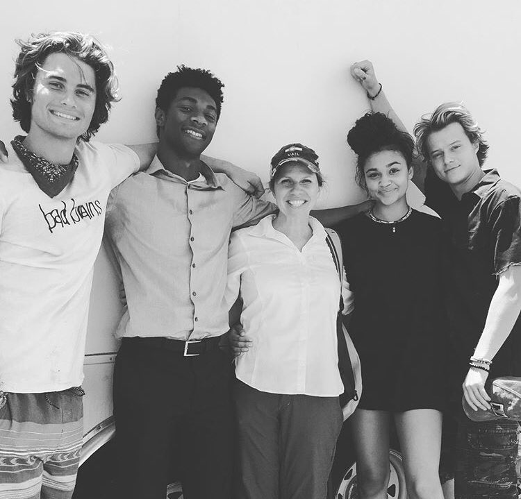 LatBanks's tweet photo. New picture of the cast. π
βββββ
#OuterBanks #OuterbanksNetflix #StreamOuterBanks https://t.co/qNXenYTgBy