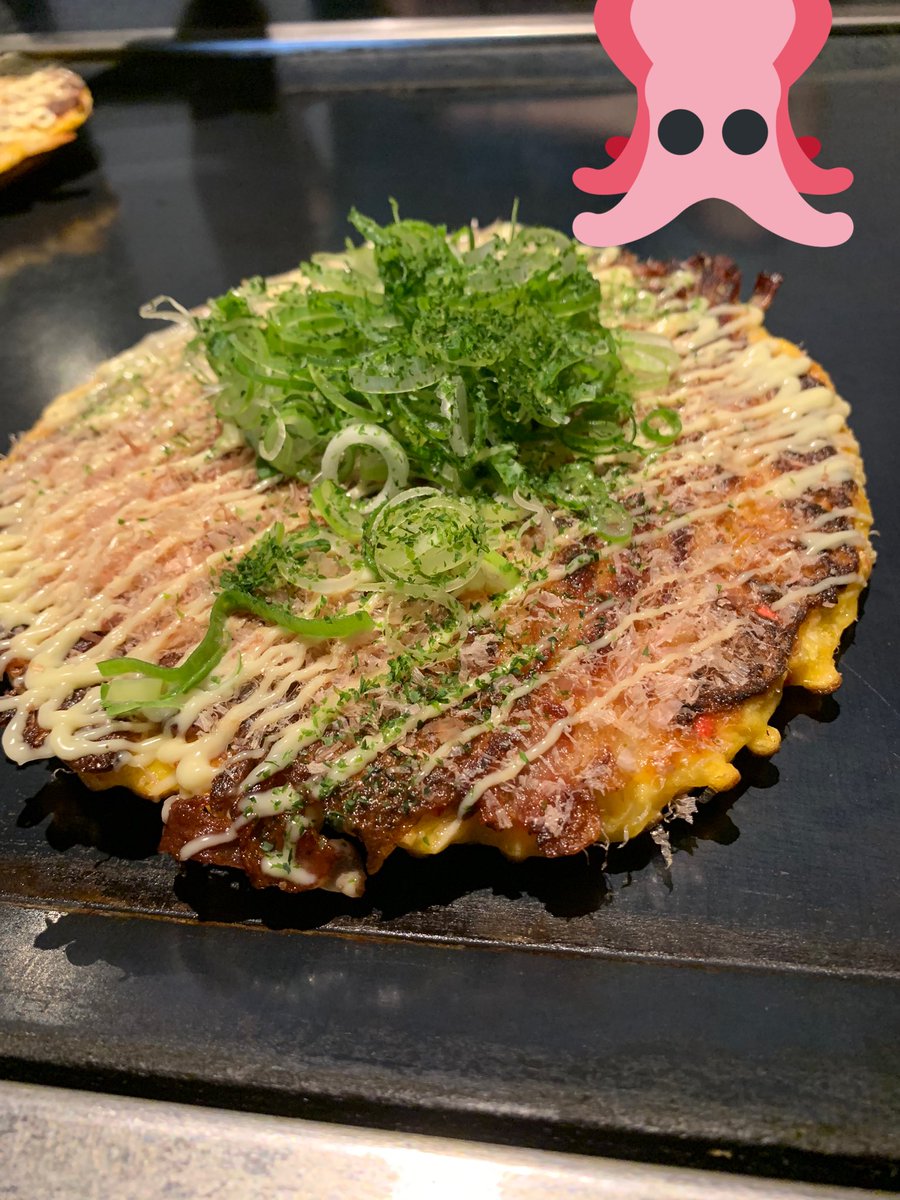 ma0miho_asako's tweet image. 暗くなる前に、初めて行ったお好み焼き屋さん。行ってみたら分かりますが、店主の趣味がしっかり分かる感じが面白いw塩のお好み焼き。シオオコ。もちろん、メニューにソース味もあるけど彼氏は大変気に入りました。美味いのでぜひ
#シオオコ 
#お好み焼きHEROS