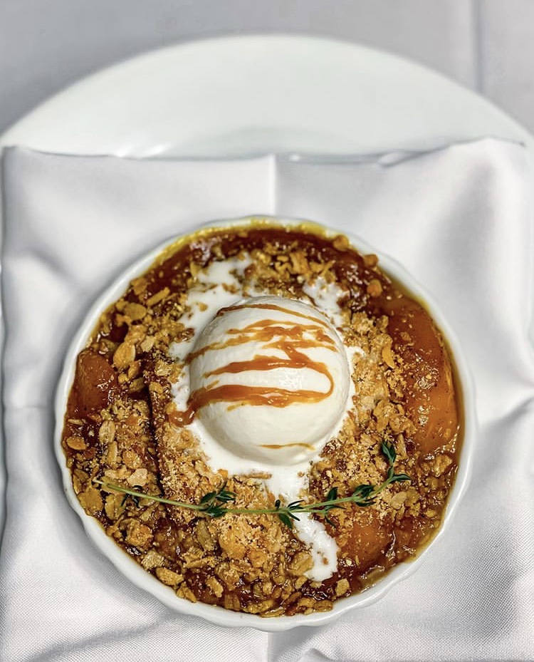 Spiced Mango and Oatmeal Crumble/ yogurt ice cream . Just in case you needed a reason to visit <a href="/ghastro_/">GHastro</a> today. #ghastroexperiece