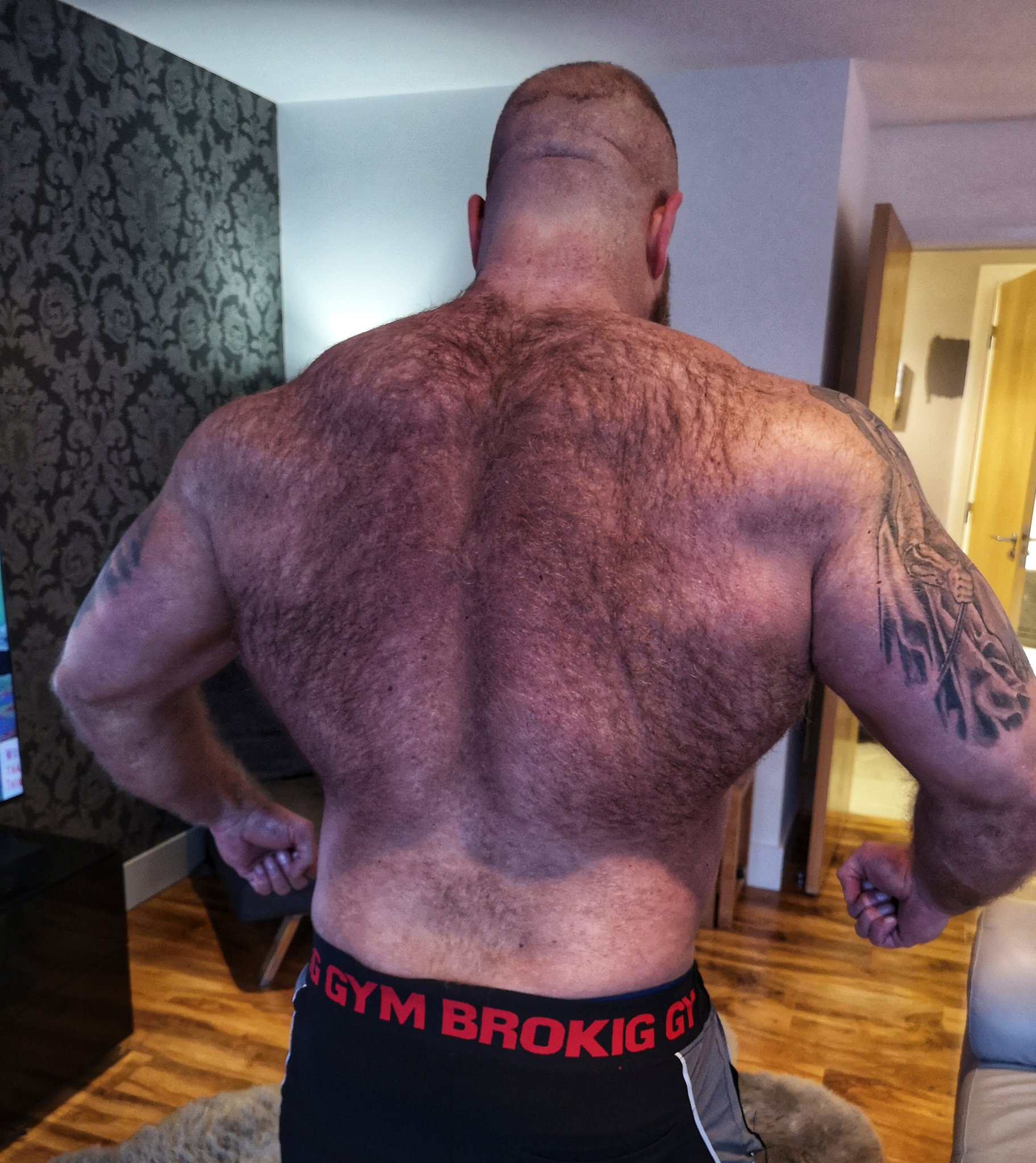 Hairy muscle top