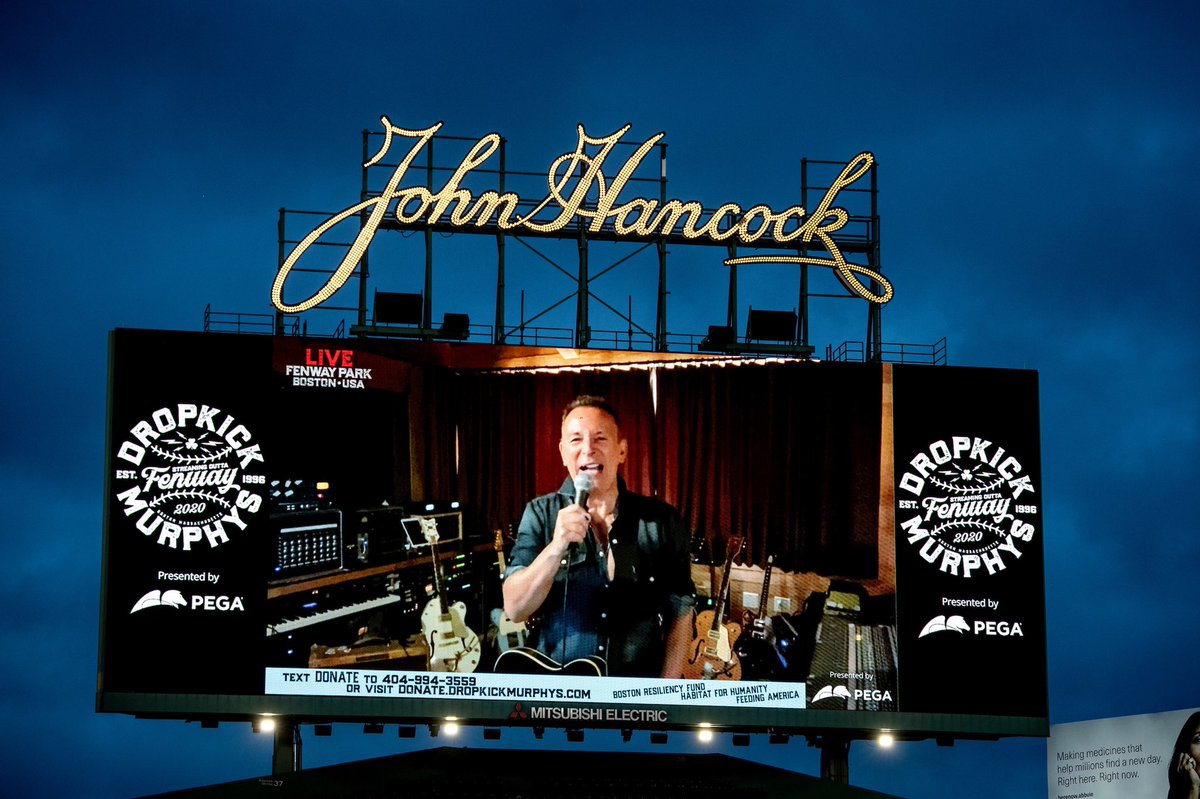 RedSox's tweet image. What an unbelievable night! 

Thank you to the @DropkickMurphys, @springsteen, and everyone who tuned in &amp;amp; donated!