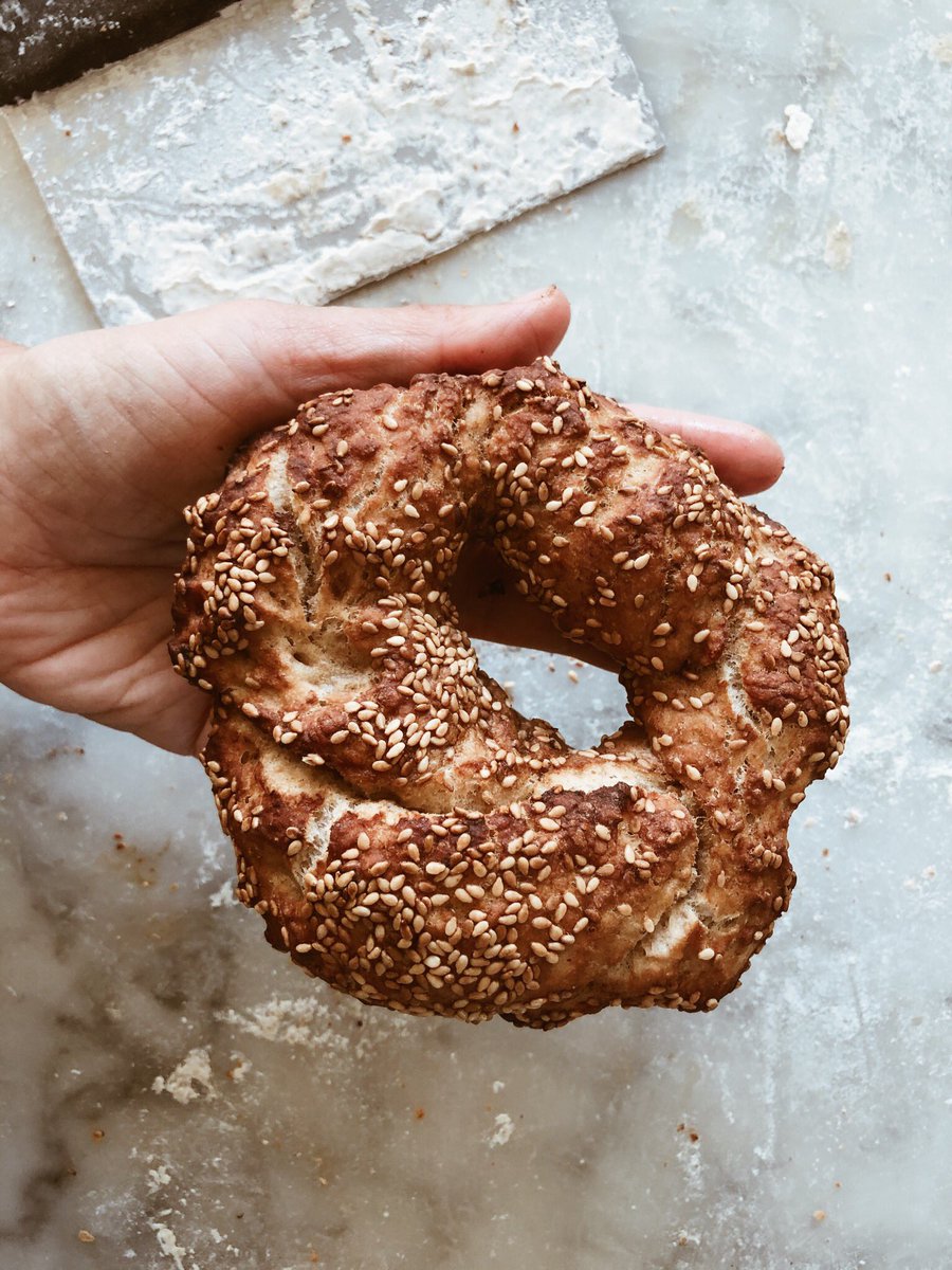 kongroove's tweet photo. #Simit benim için #gevrek demek. Ekşi maya simit daha bir gevrek oldu tartışmasız. Deneye devam! 😍 Experimentation continues #sourdough #simit turned out deliciously crunchy! #foodnerd #experimentalkitchen #flavoursoftheworld #experimentalfood https://t.co/3APm2v7weI