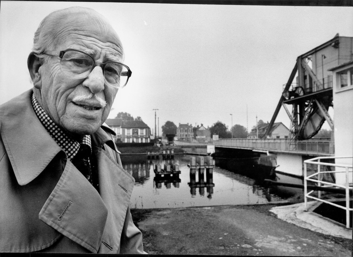 kershaw_alex's tweet photo. Major John Howard said there was a bead of sweat as big as a football on Wallwork's neck as he made the final approach to crash landing, around 90mph, near Pegasus Bridge. #WW2 #firstwavebook #dday76 https://t.co/xvm0HXG2m8