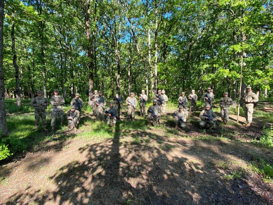 gator_nest's tweet photo. 2nd Platoon Spartans
Class 05-20
FTX 5

#FearTheGator #dragoon14MP
@Jennings4F @787Praetorian7 @6_dragoon @mpbdecsm @14th_MP_Brigade https://t.co/IZRQHQXYvf