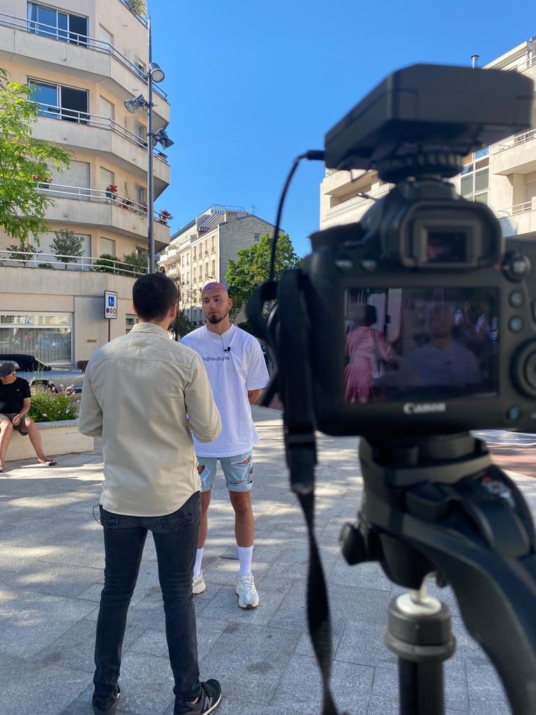itvdematthieu's tweet photo. 🎥 Nouvelle interview en ligne ! @MatthieuKarmann reçoit #SébastienCibois, gardien de but au #StadeBrestois ⚽️ Formé au @PSG_inside, il évoque son passé au club parisien, sa relation avec @gianluigibuffon, et la saison à venir à Brest... ➡️ https://t.co/RMdRApJvk3 https://t.co/gDMKZlIM4s