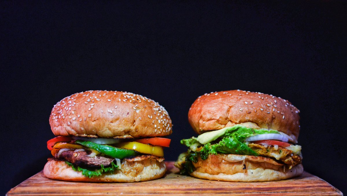 YennyGaonaMx's tweet photo. Este fin de semana ordena hamburguesas con @PlayaClick las nuevas en el menú son de portobello &amp; atún 😍

$90 pesos cada una, incluyen papas a la francesa 🤤

#daleclick #clickdelivery  #consumelocal #PlayaDelCarmen https://t.co/cRUwHyXTHG