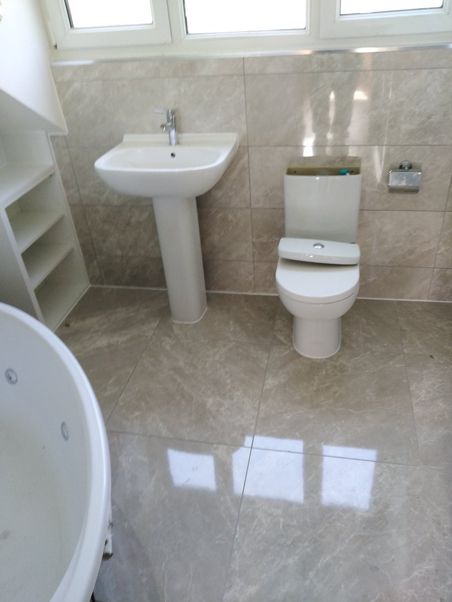 rovers8888's tweet image. Never used larsen adhesive before, the standard set absolutely blinds anything I've used before