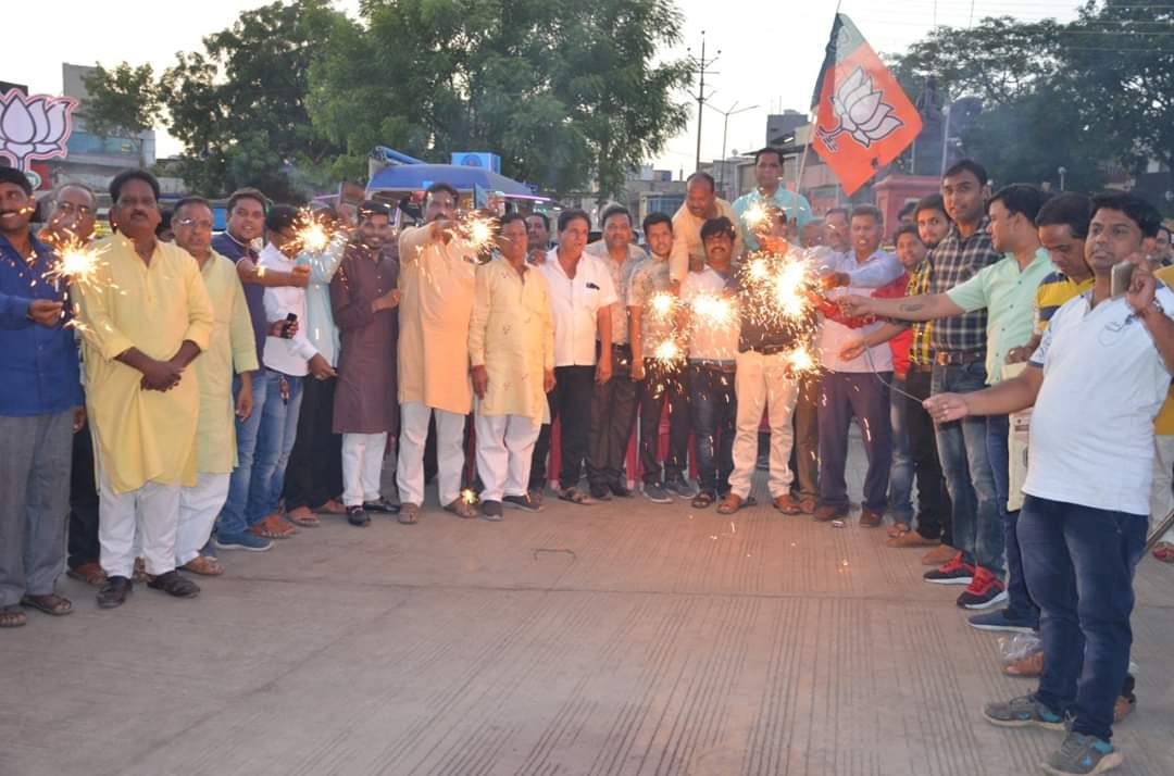 Karan4BJP's tweet photo. पिछले साल हमने तो कुछ इस प्रकार शपथ ग्रहण समारोह आयोजित किया था
प्रधानमंत्री श्री @narendramodi जी
#1YearofModi2 #ModiSarkar2 #ModiGovt2 #NarendraModi https://t.co/cDJUY9CoMK