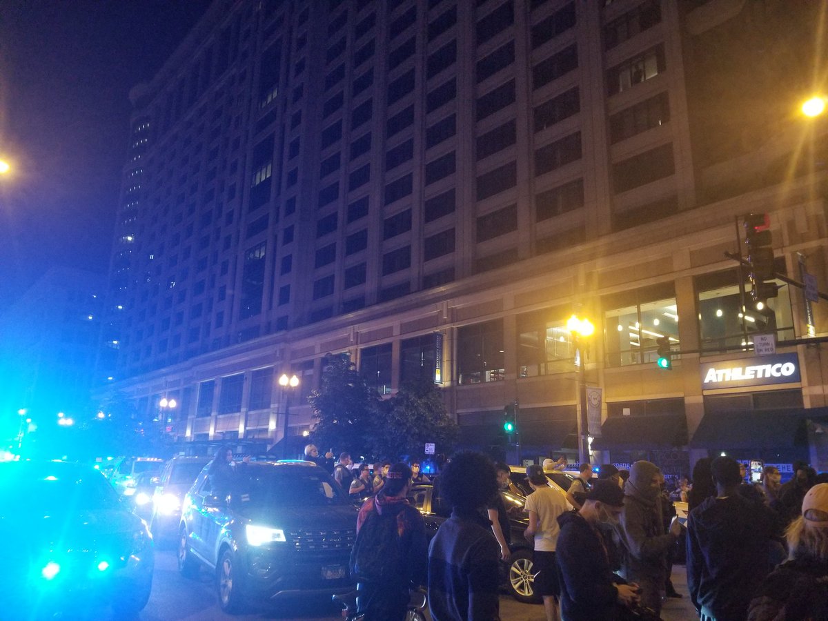 GlitteryS0BB's tweet photo. My people are mad. WE are mad. We are TIRED. STOP KILLING US LEAVE US ALONE #chicagoprotest #JusticeForGeorgeFlyod #lasnight https://t.co/V6nZVsoXNV