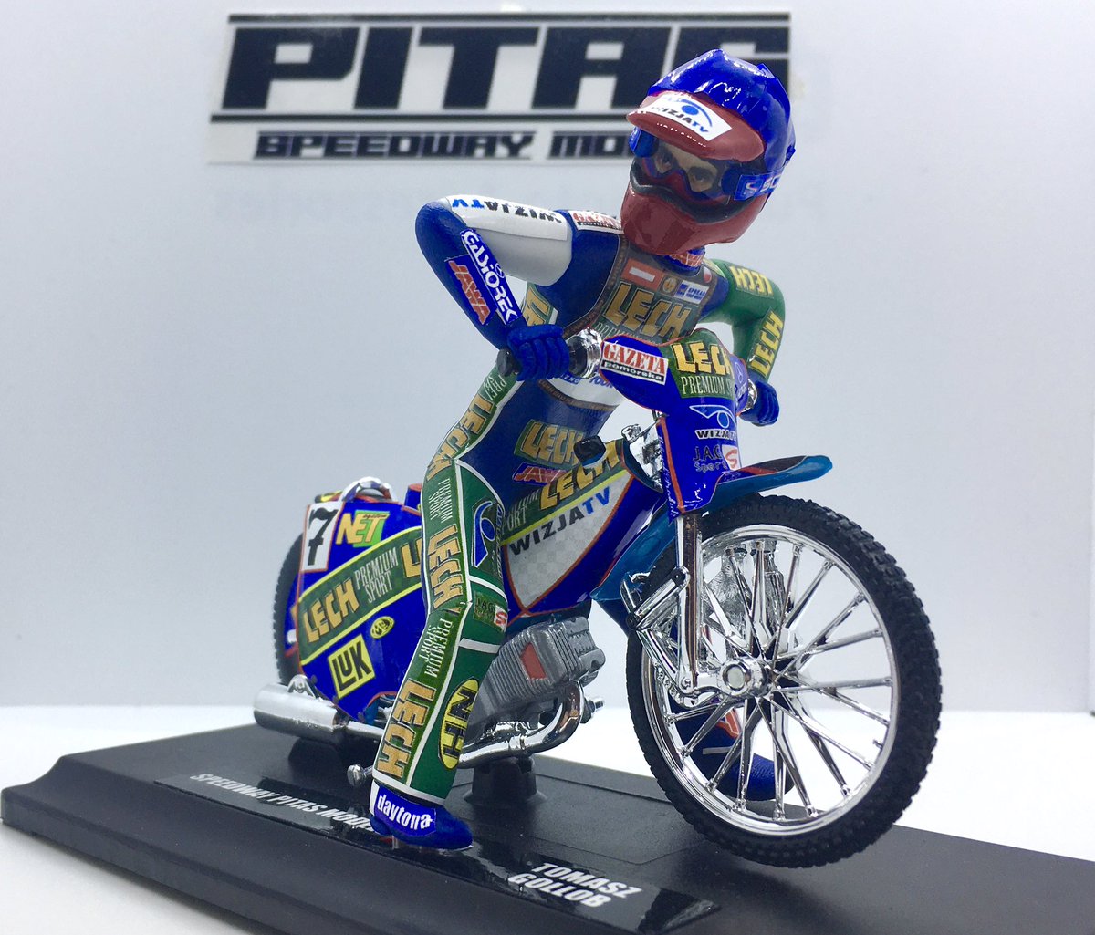 SpeedwayModels's tweet photo. 🇬🇧
Tomasz Gollob 🇵🇱 focus on start and ready to win 🏆🥇🏁
🇵🇱
Tomasz Gollob 🇵🇱 skupiony na starcie i gotowy ma zwycięstwo 🏆🥇🏁
#mistrzjestjeden
#speedwaymodels https://t.co/rPNhbW1lEw