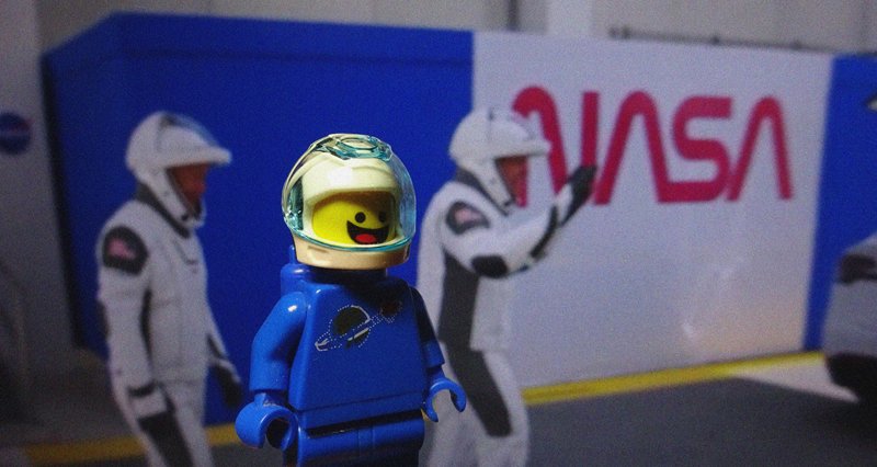 LEGOBenny's tweet photo. @SpaceX @NASA I'M SO EXCITED!!! #Go4Lunch #Falcon9 #LaunchAmerica #CrewDragon #LaunchDay #SpaceX #NASA #awesome https://t.co/NXyPleJDsC