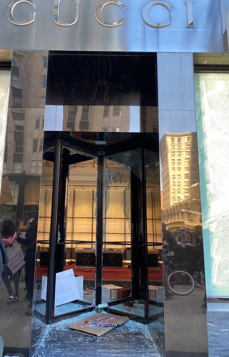 flåde Skære delikat d rose on Twitter: "Bye bye Gucci store in downtown Chicago 👋🏽  https://t.co/CsuRo9UwR3" / Twitter