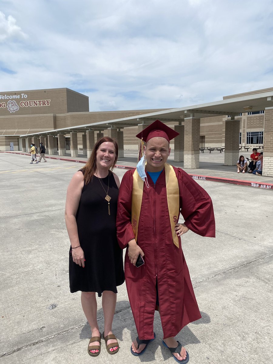 HumbleISD_SCHS's tweet photo. Congratulations SCHS Class of 2020 graduates! Go Bulldogs. https://t.co/90I9nHpTjB