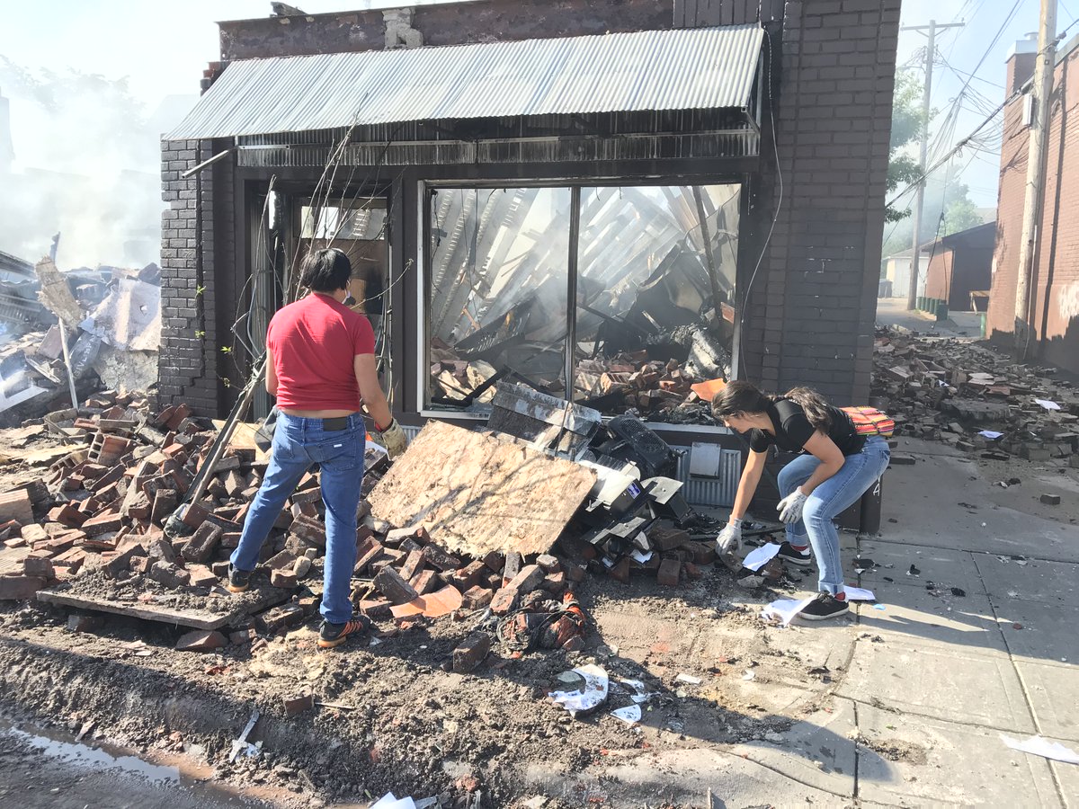 Shell was clean. Nehra moved across to a phone store in a strip of several burned-out stores. Her cousin left after noting that the rest of us didn't see threatening. The phone store was Wilson's, and he was Zen, almost upbeat, and so nice. Mission: clear the sidewalk. 4/9
