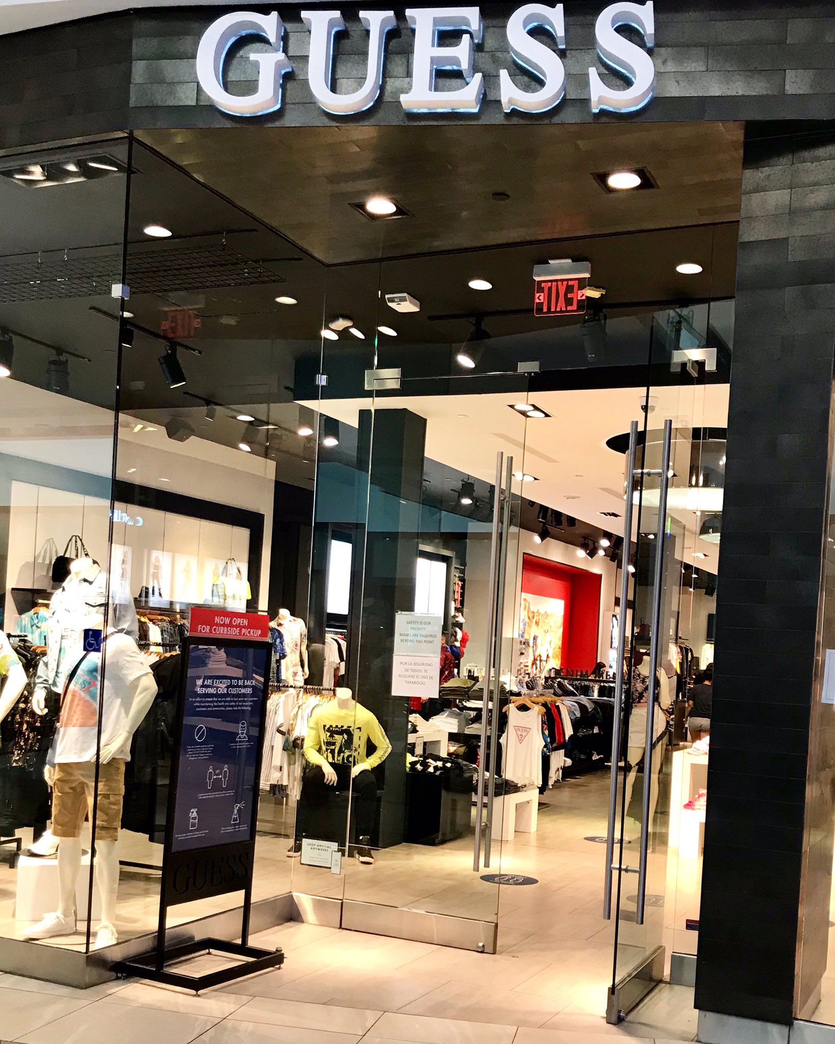Explore McAllen on X Update your wardrobe with the hottest fashion GUESS inside LaPlazaMall Makes your picks online and pick it your clothes with their curbside pickup. 956 687 6880 https t btH8PAV...