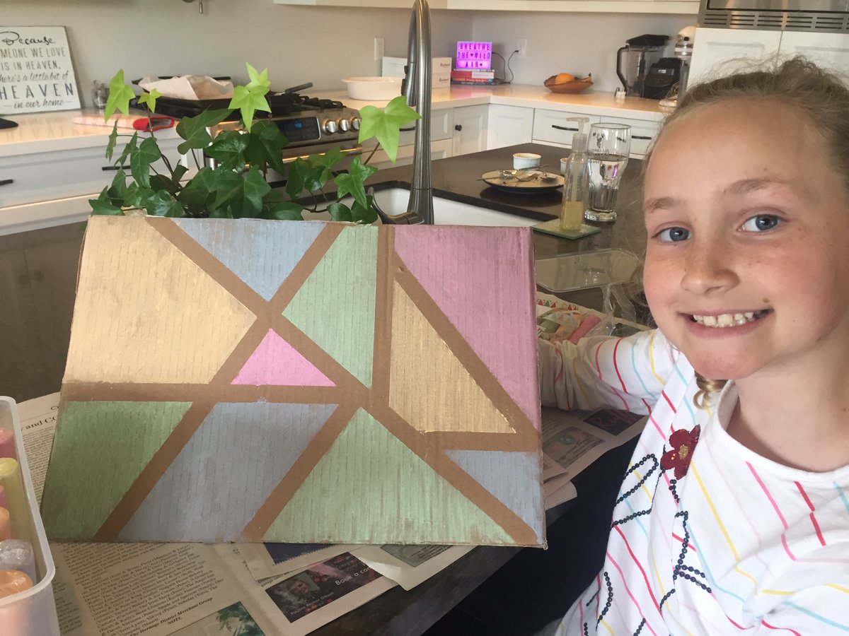 kristinwillms's tweet image. When you don’t have a sidewalk because you live in the country... but you still want to do the #dsbnmathartchallenge ... you improvise! @TeatherBoard @MarkChubb3