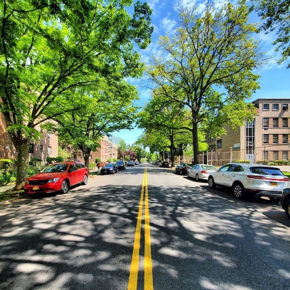 GiveMeAstoria's tweet image. Another lovely day in Astoria!

📸: @elboche7

#givemeastoria #astoriaqueens #saturdaysun #saturdayfun #summerishere #goodbyespring