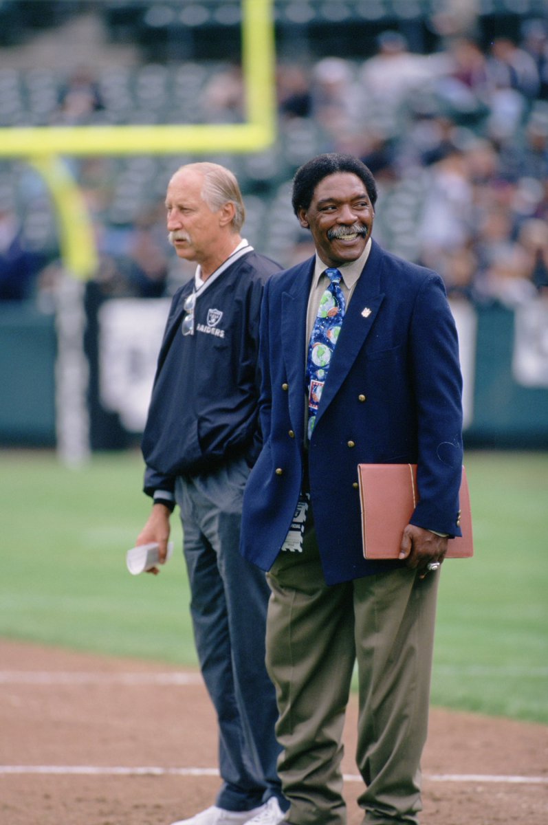 jacktatumdocum1's tweet photo. When Jack retired from the league in addition to outside business interests, he worked for the NFL on in game activities Here with another great Fred Biletnikoff 0n the sidelines #jacktatumdocumentary #jthof #fredbiletnikoff #raiders #jacktatum #ohiostate #oakland #nfl #football https://t.co/LmA0LHMWhS