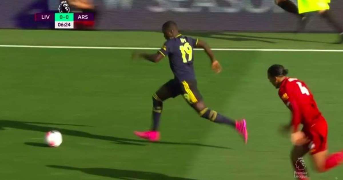 AFCMax9's tweet image. Anyone else notice how Virgil Van Dijk literally hasn’t been the same since?