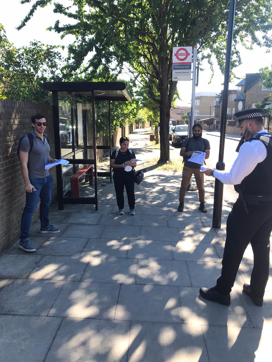 Huge thank you to our amazing police support volunteers who took time out of their day to offer support to local officers in distributing crime prevention leaflets & completing surveys. Your efforts are greatly appreciated! @LBH @metpoliceuk #givingbacktothecommunity #COVID19