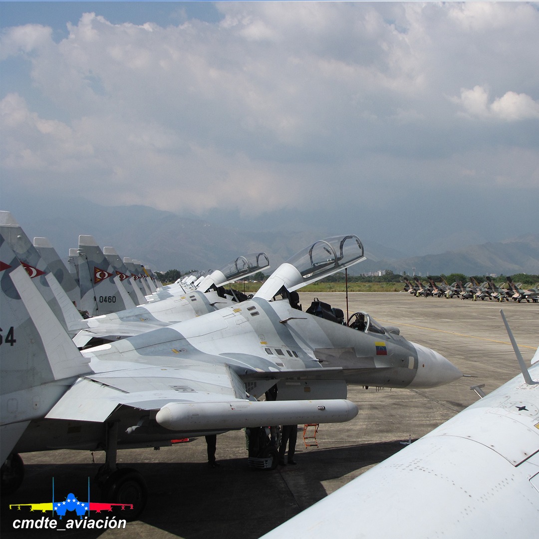 SU-30 MK2 FLANKER-G - Página 14 EZS9M44XkAI0j5q?format=jpg&name=medium