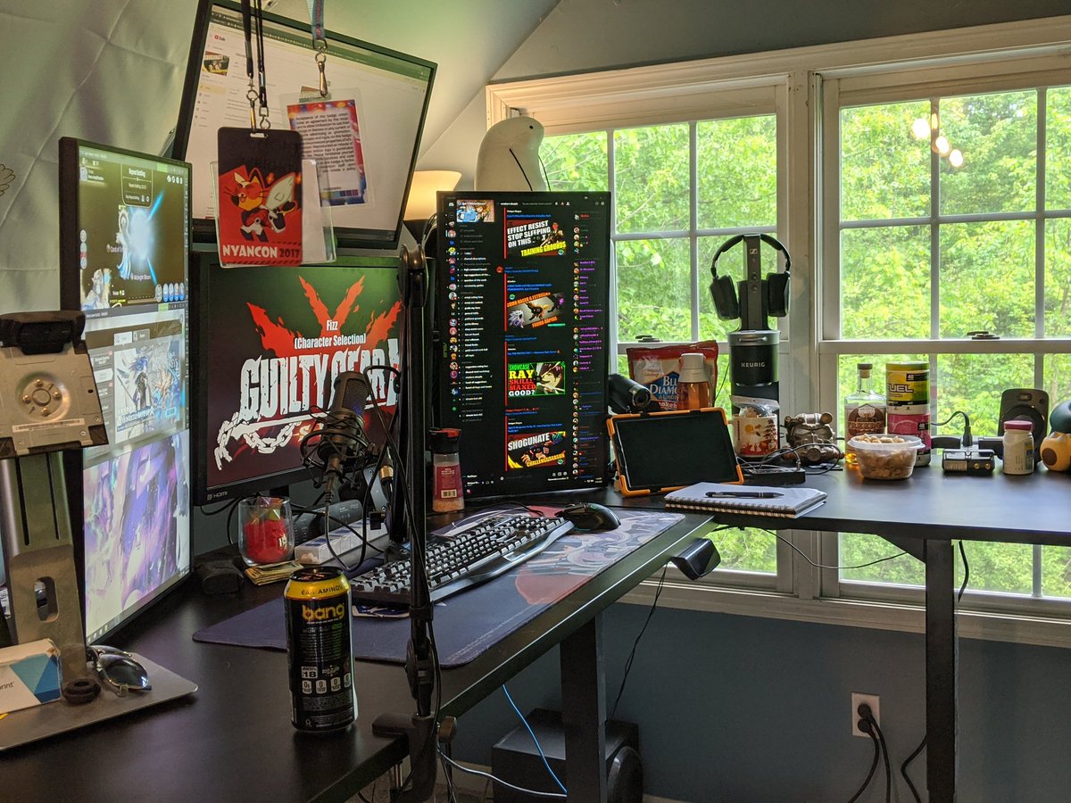 _ShotgunShogun's tweet photo. Spent some time today cleaning up my work station! Getting ready for a tourney later show me your setups! #GamingSetup #mobilegaming #emulatorlife https://t.co/7QvQgHC5gs